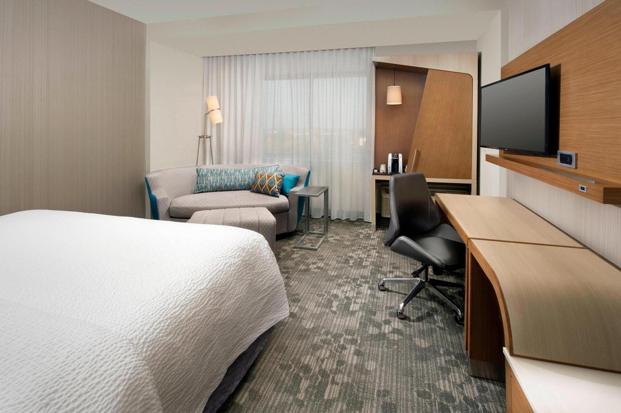 Courtyard By Marriott Nashville Se/Murfreesboro